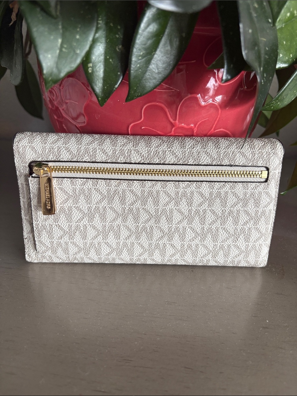 Michael Kors Cream Signature Continental Wallet with Gold Logo - Picture 2 of 4